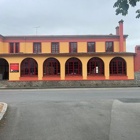 Hotel Du Cheval Blanc Cerizay Exterior photo