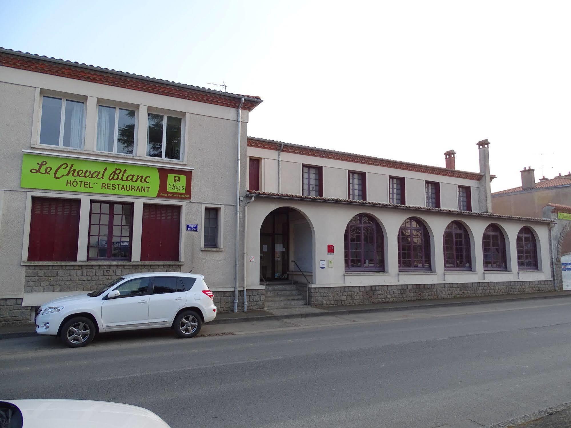 Hotel Du Cheval Blanc Cerizay Exterior photo